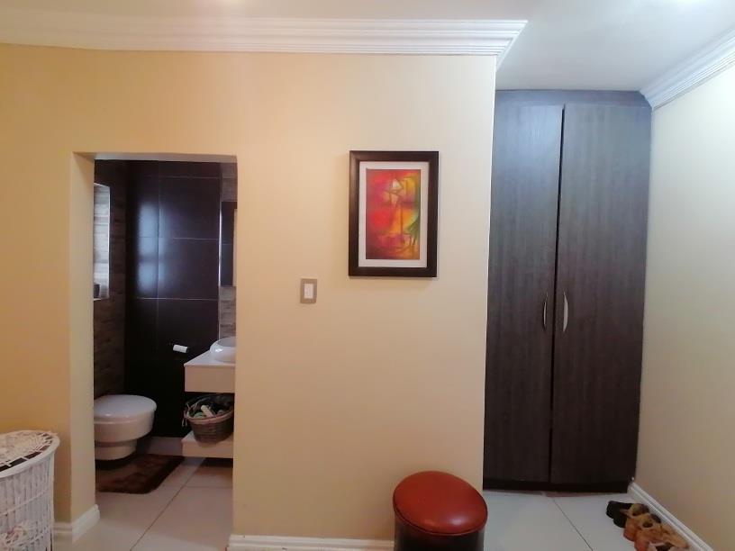 To Let 5 Bedroom Property for Rent in Pinehaven Gauteng