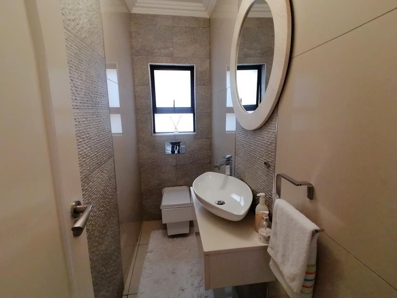 To Let 5 Bedroom Property for Rent in Pinehaven Gauteng