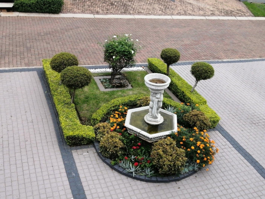 To Let 5 Bedroom Property for Rent in Pinehaven Gauteng