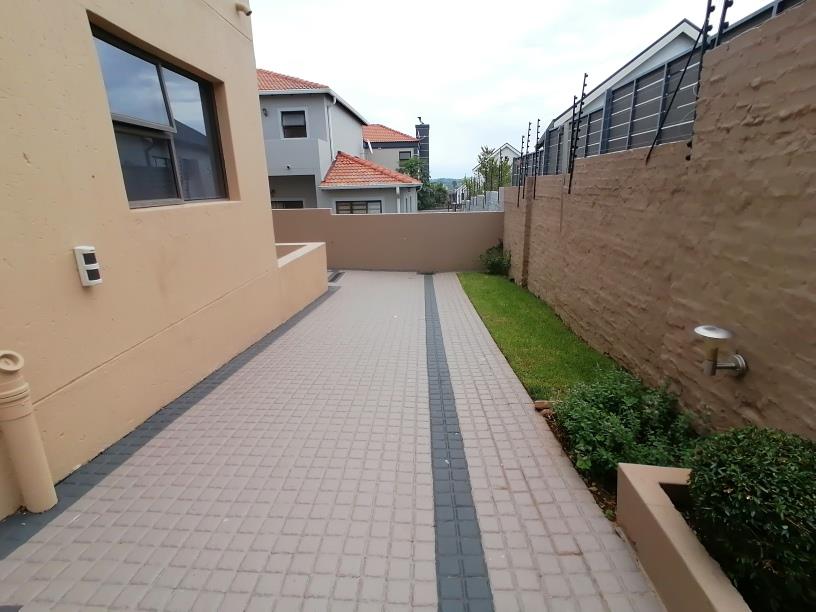 To Let 5 Bedroom Property for Rent in Pinehaven Gauteng