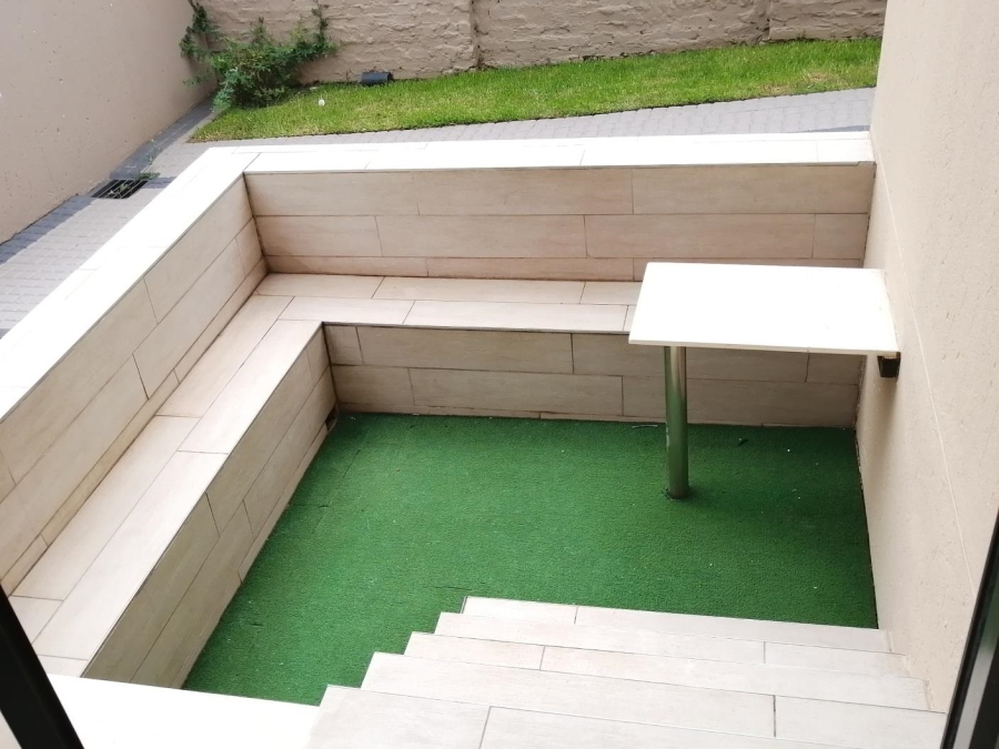 To Let 5 Bedroom Property for Rent in Pinehaven Gauteng