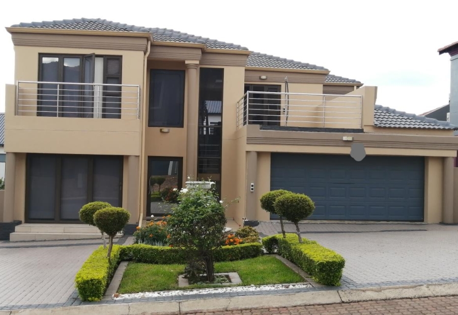 To Let 5 Bedroom Property for Rent in Pinehaven Gauteng