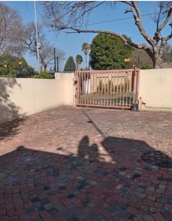 To Let 1 Bedroom Property for Rent in Oaklands Gauteng