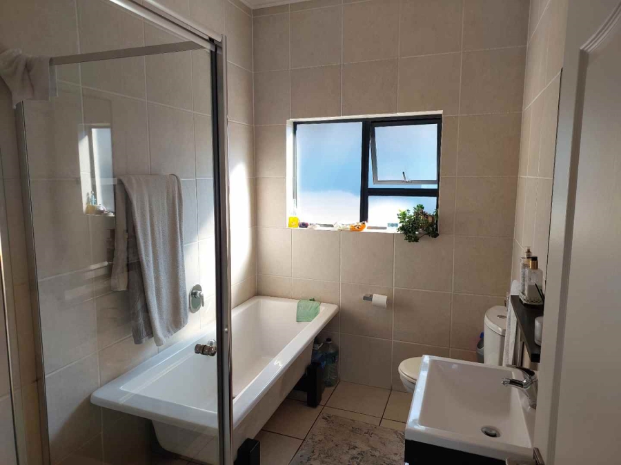 2 Bedroom Property for Sale in Greenstone Gate Gauteng