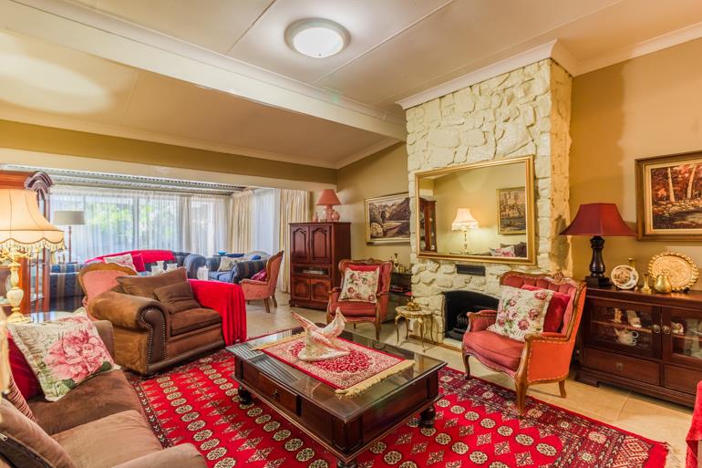 6 Bedroom Property for Sale in Eldoraigne Gauteng