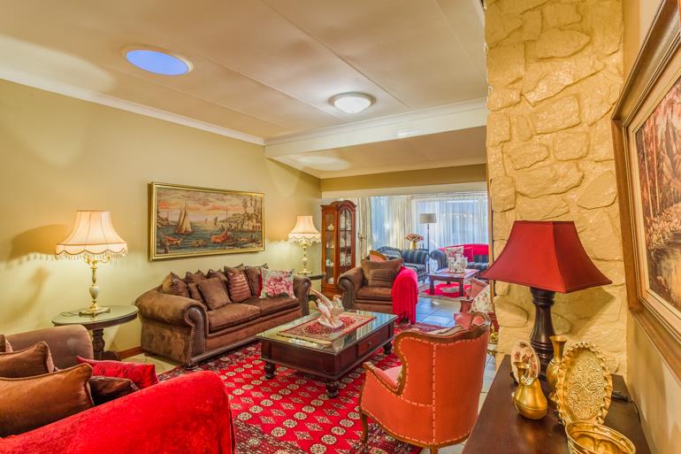 6 Bedroom Property for Sale in Eldoraigne Gauteng