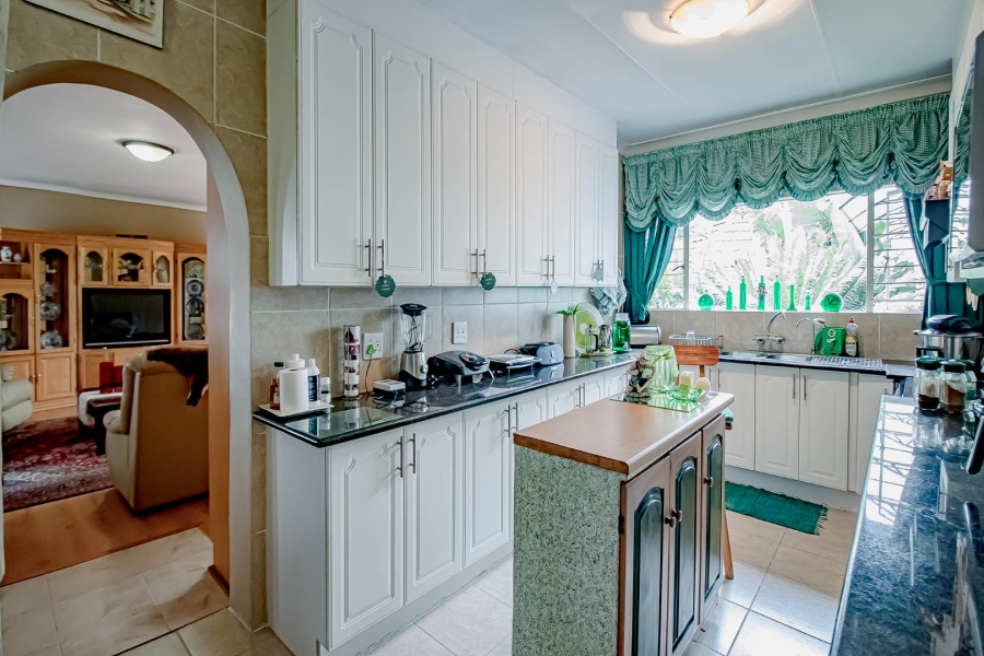 6 Bedroom Property for Sale in Eldoraigne Gauteng