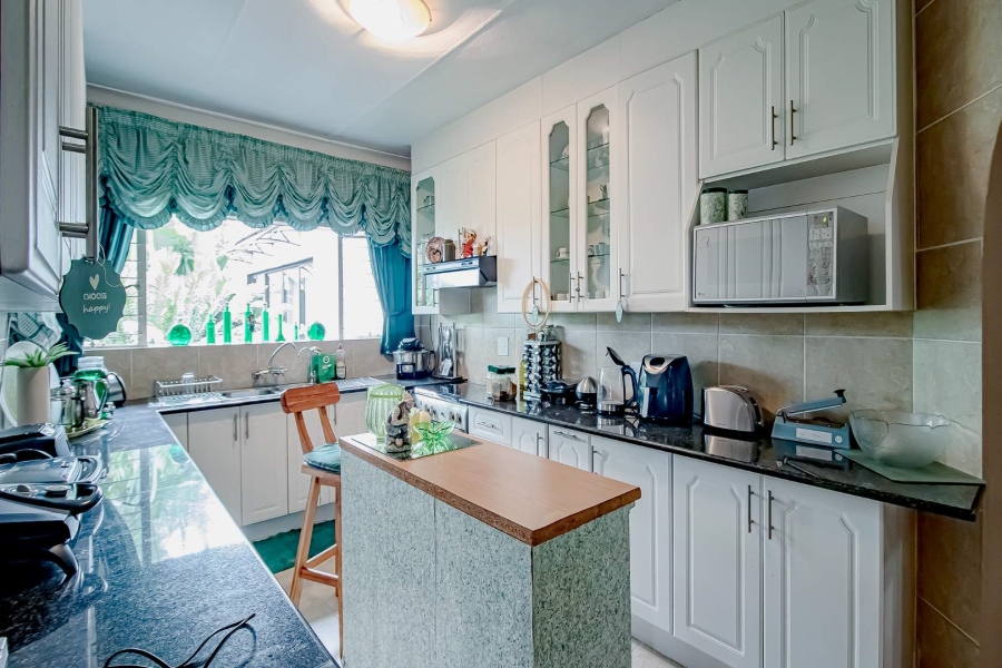 6 Bedroom Property for Sale in Eldoraigne Gauteng