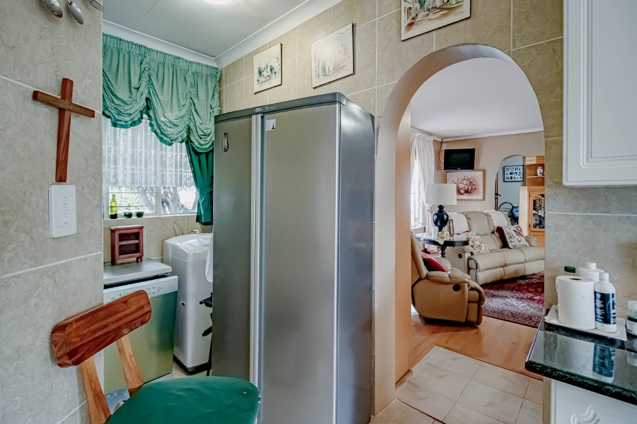 6 Bedroom Property for Sale in Eldoraigne Gauteng