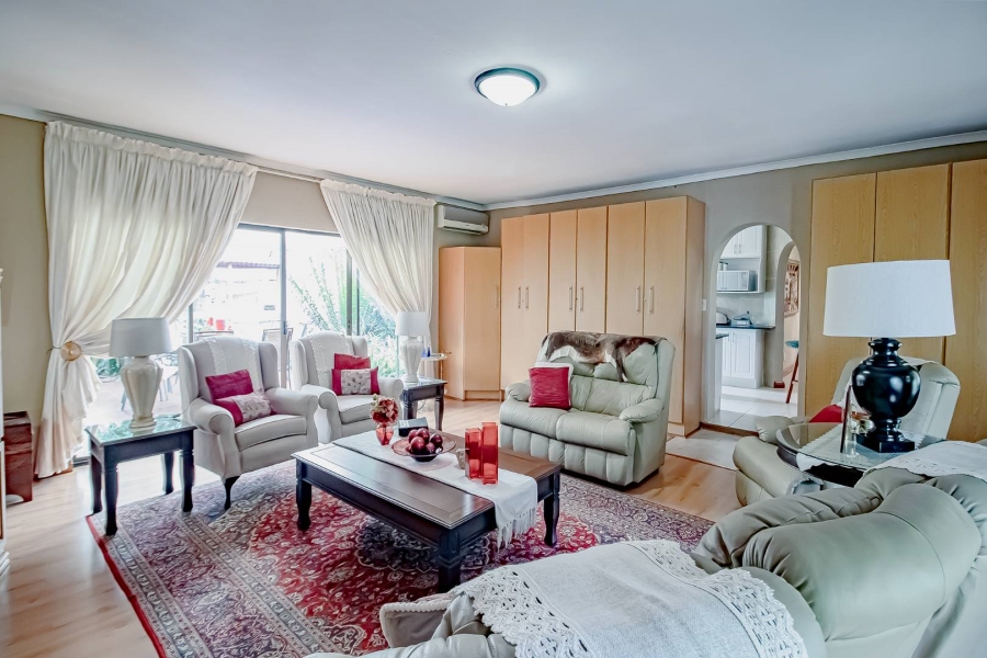 6 Bedroom Property for Sale in Eldoraigne Gauteng