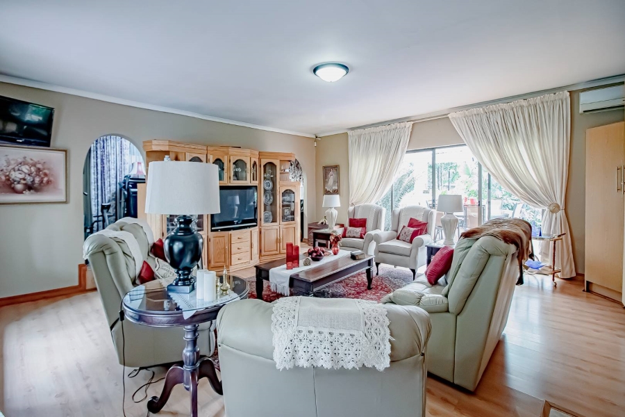 6 Bedroom Property for Sale in Eldoraigne Gauteng