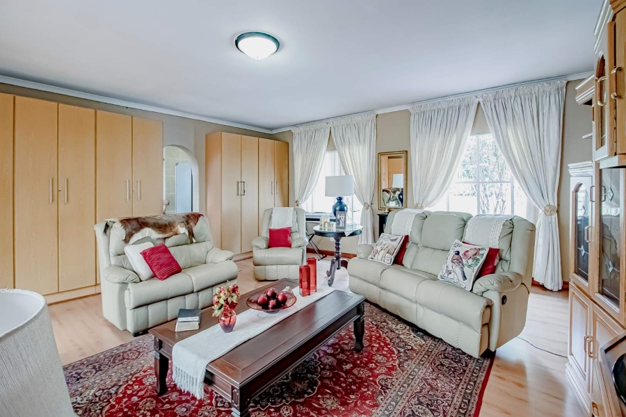 6 Bedroom Property for Sale in Eldoraigne Gauteng