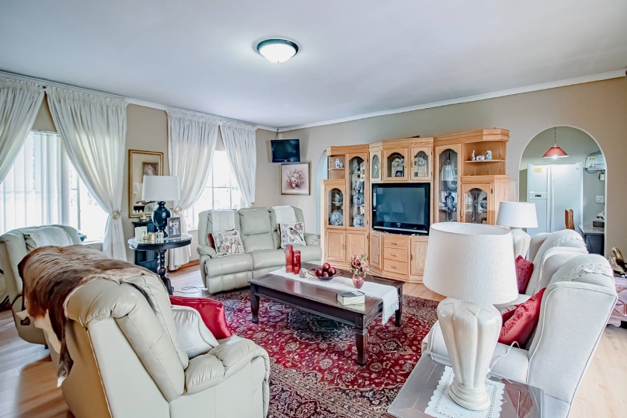 6 Bedroom Property for Sale in Eldoraigne Gauteng