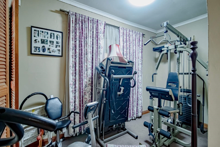 6 Bedroom Property for Sale in Eldoraigne Gauteng