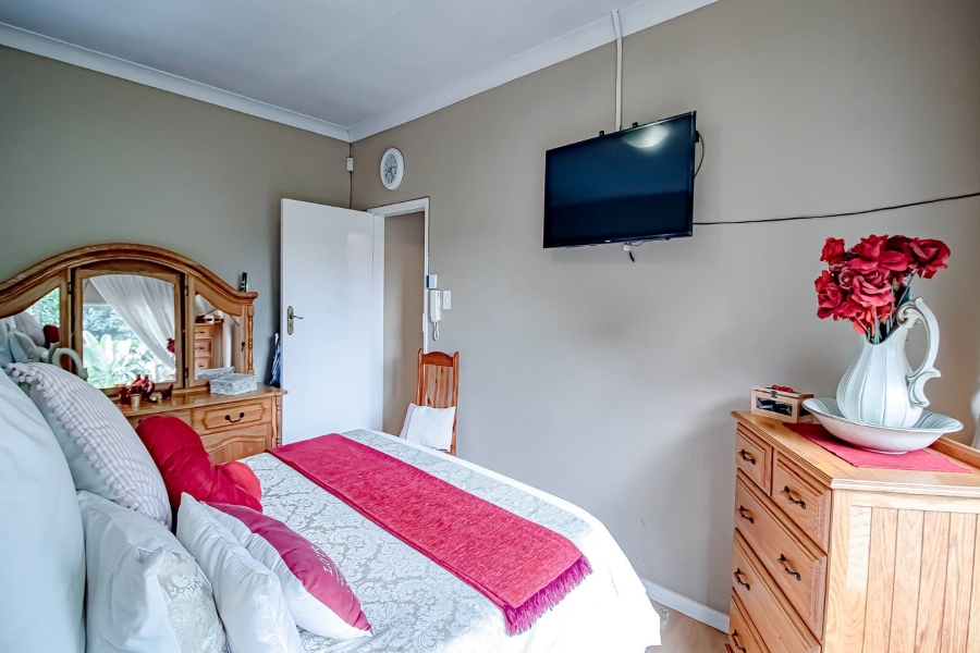 6 Bedroom Property for Sale in Eldoraigne Gauteng