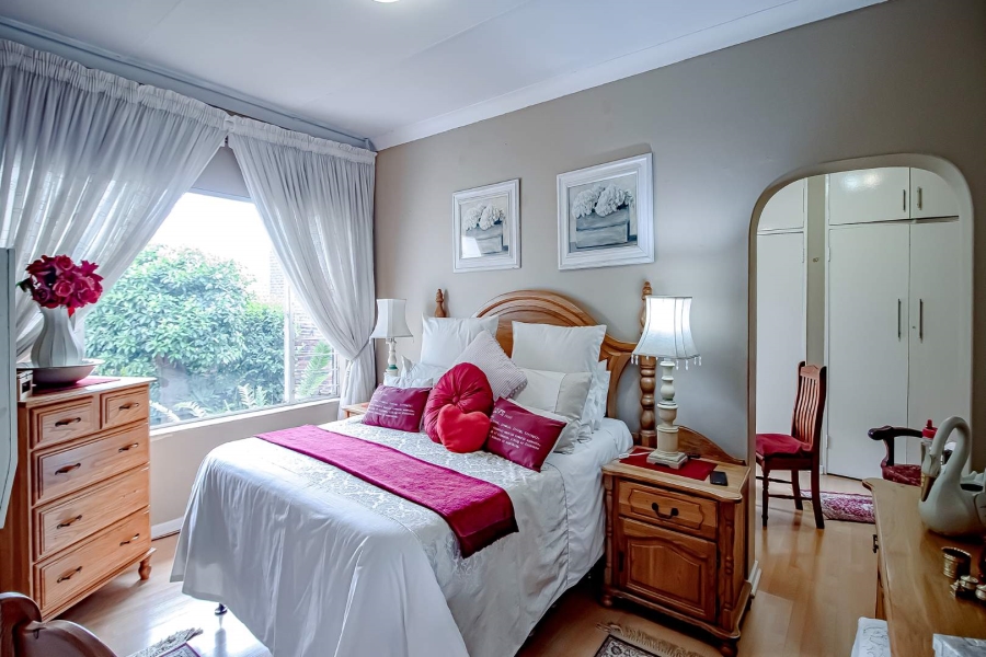 6 Bedroom Property for Sale in Eldoraigne Gauteng