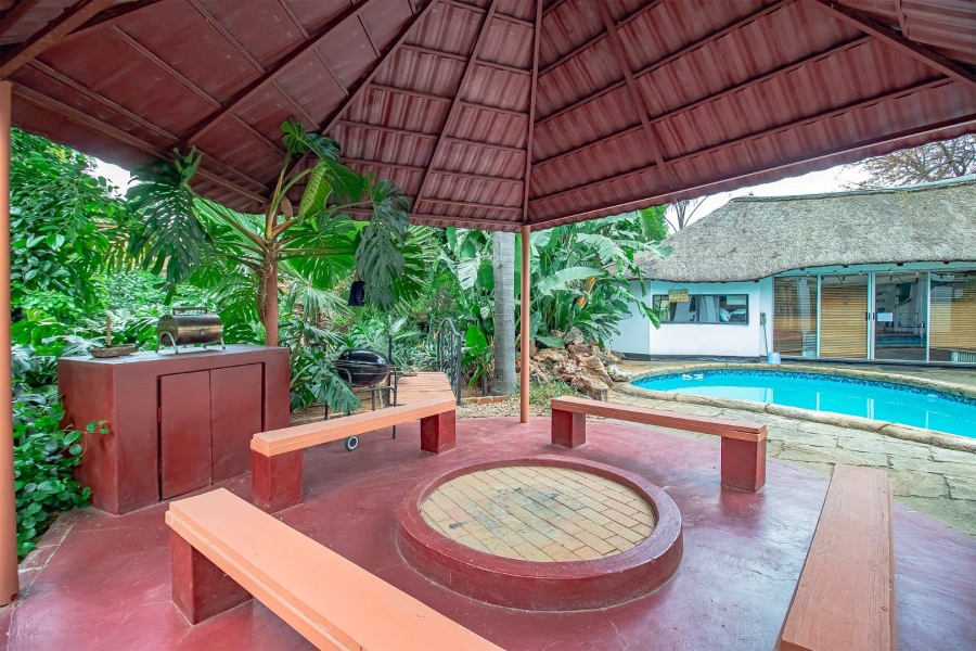 6 Bedroom Property for Sale in Eldoraigne Gauteng