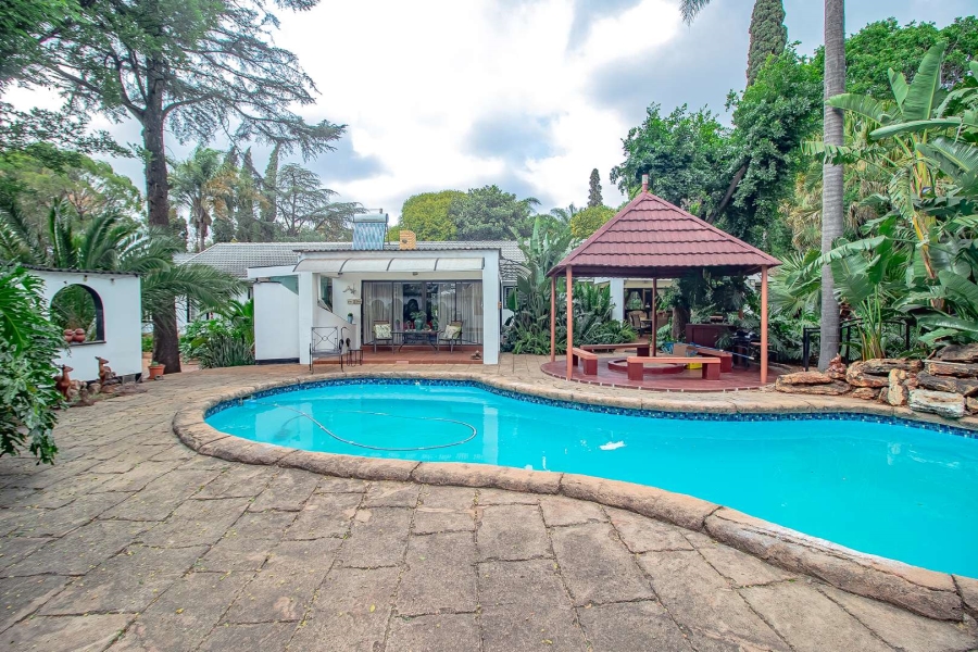 6 Bedroom Property for Sale in Eldoraigne Gauteng