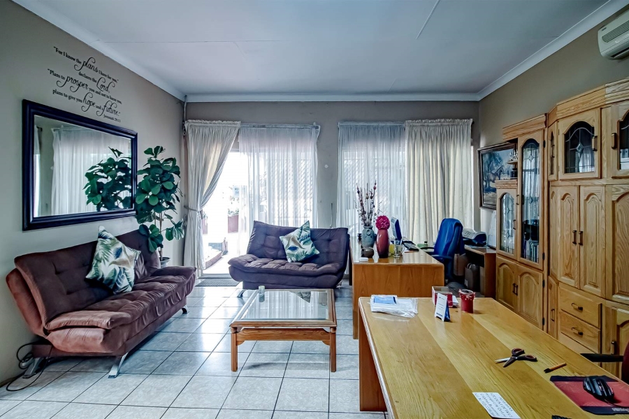 6 Bedroom Property for Sale in Eldoraigne Gauteng