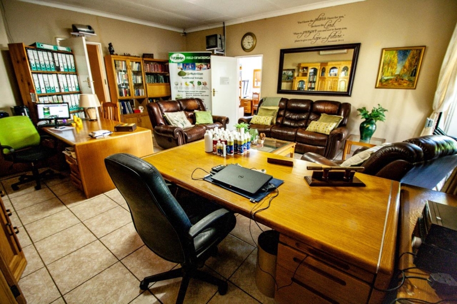 6 Bedroom Property for Sale in Eldoraigne Gauteng