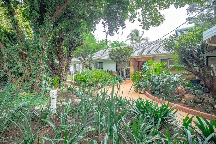 6 Bedroom Property for Sale in Eldoraigne Gauteng