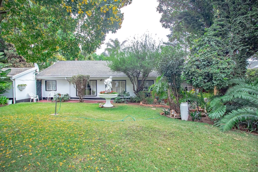 6 Bedroom Property for Sale in Eldoraigne Gauteng