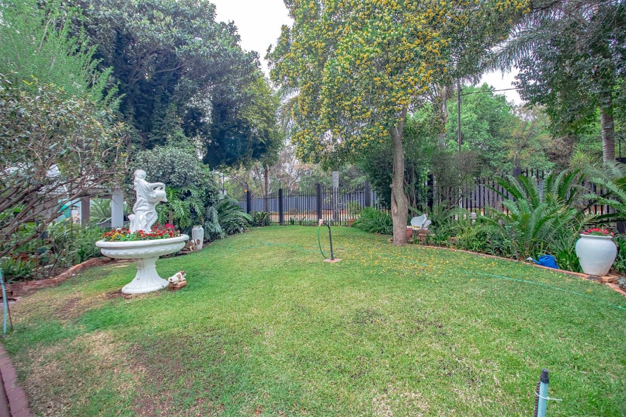 6 Bedroom Property for Sale in Eldoraigne Gauteng