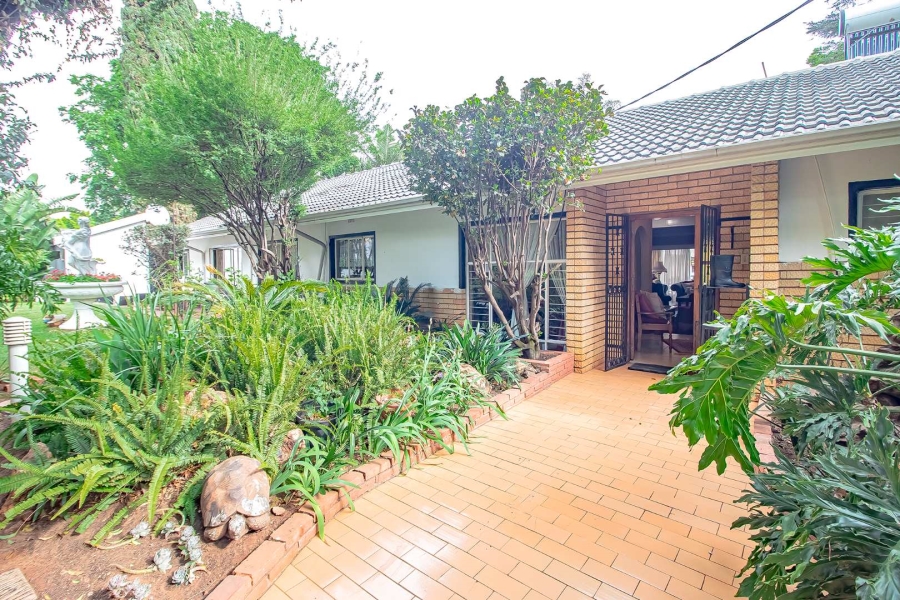 6 Bedroom Property for Sale in Eldoraigne Gauteng