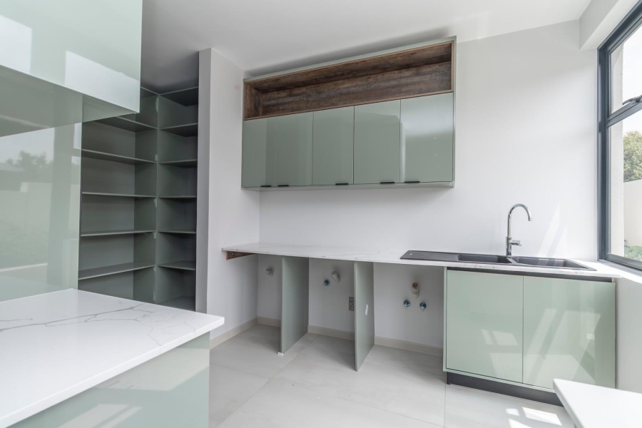 To Let 5 Bedroom Property for Rent in Waterfall Country Estate Gauteng