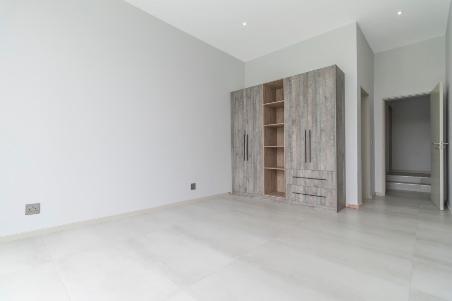 To Let 5 Bedroom Property for Rent in Waterfall Country Estate Gauteng