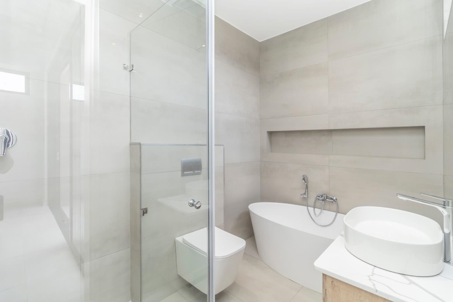 To Let 5 Bedroom Property for Rent in Waterfall Country Estate Gauteng