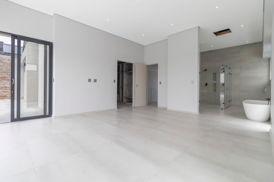 To Let 5 Bedroom Property for Rent in Waterfall Country Estate Gauteng