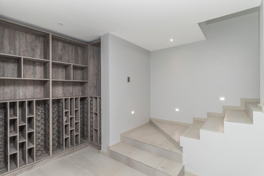 To Let 5 Bedroom Property for Rent in Waterfall Country Estate Gauteng