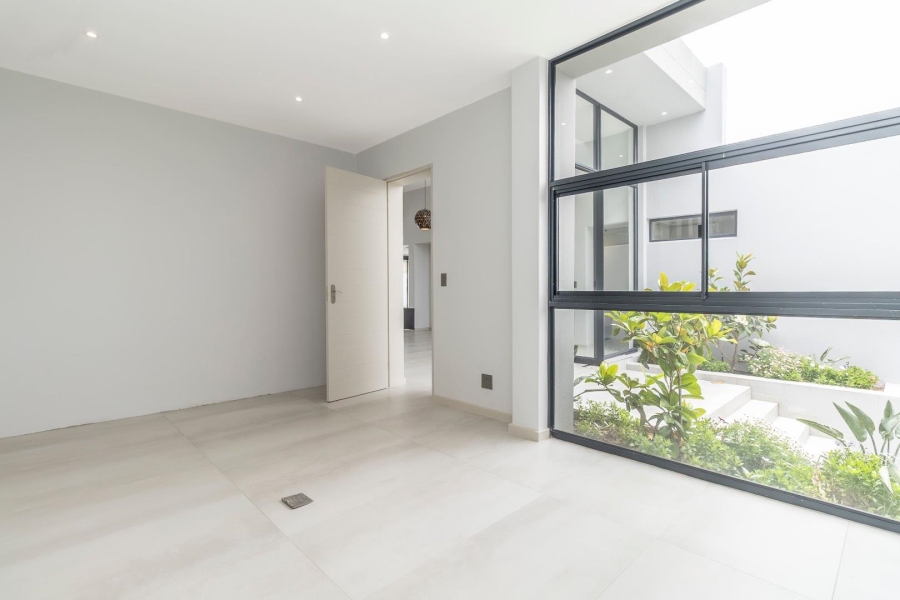 5 Bedroom Property for Sale in Waterfall Country Estate Gauteng