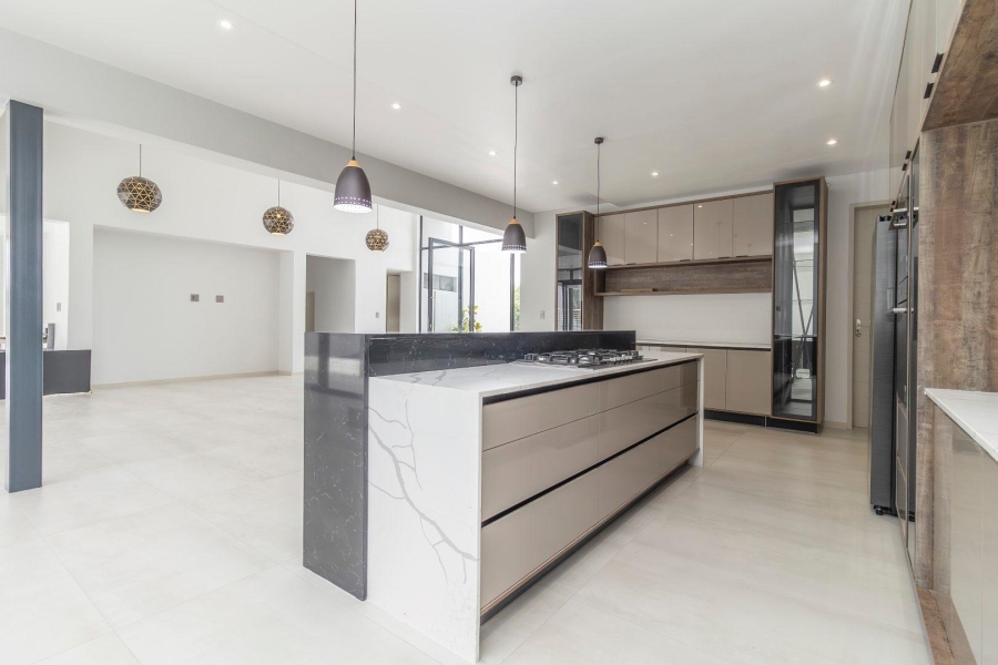 5 Bedroom Property for Sale in Waterfall Country Estate Gauteng