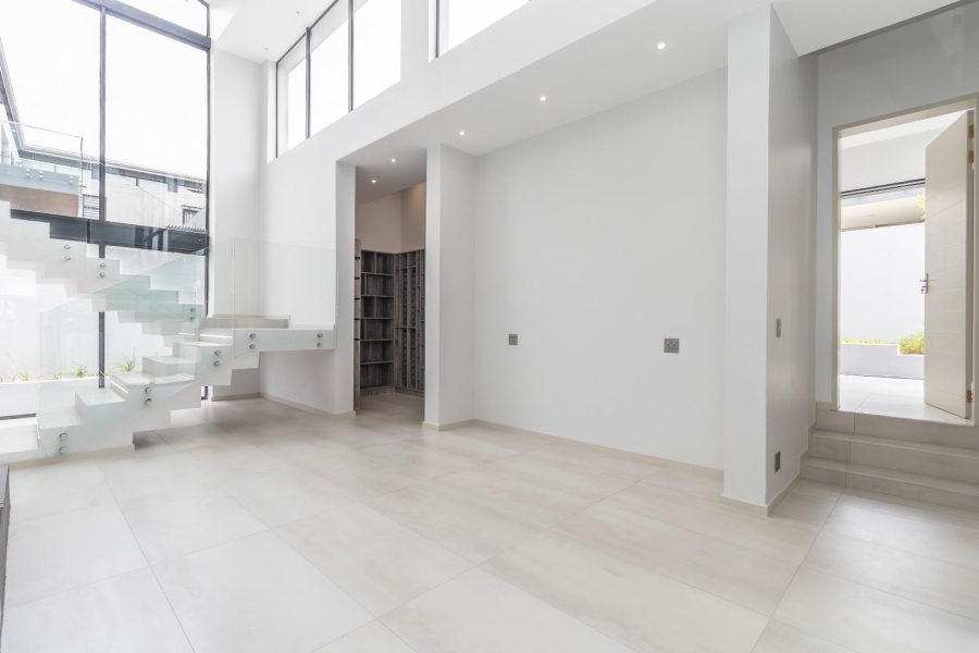 5 Bedroom Property for Sale in Waterfall Country Estate Gauteng