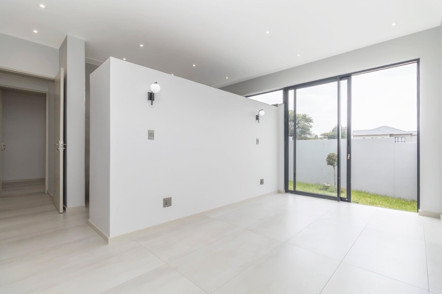 5 Bedroom Property for Sale in Waterfall Country Estate Gauteng