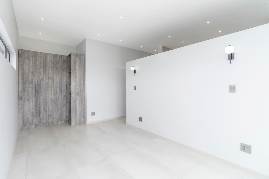 5 Bedroom Property for Sale in Waterfall Country Estate Gauteng