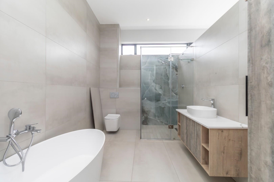 5 Bedroom Property for Sale in Waterfall Country Estate Gauteng