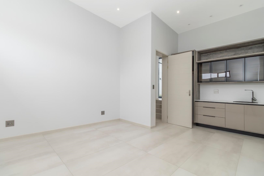 5 Bedroom Property for Sale in Waterfall Country Estate Gauteng