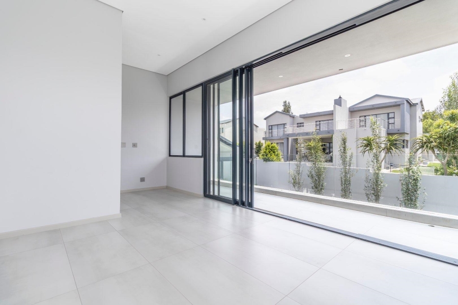 5 Bedroom Property for Sale in Waterfall Country Estate Gauteng