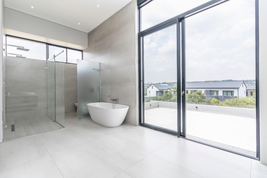 5 Bedroom Property for Sale in Waterfall Country Estate Gauteng