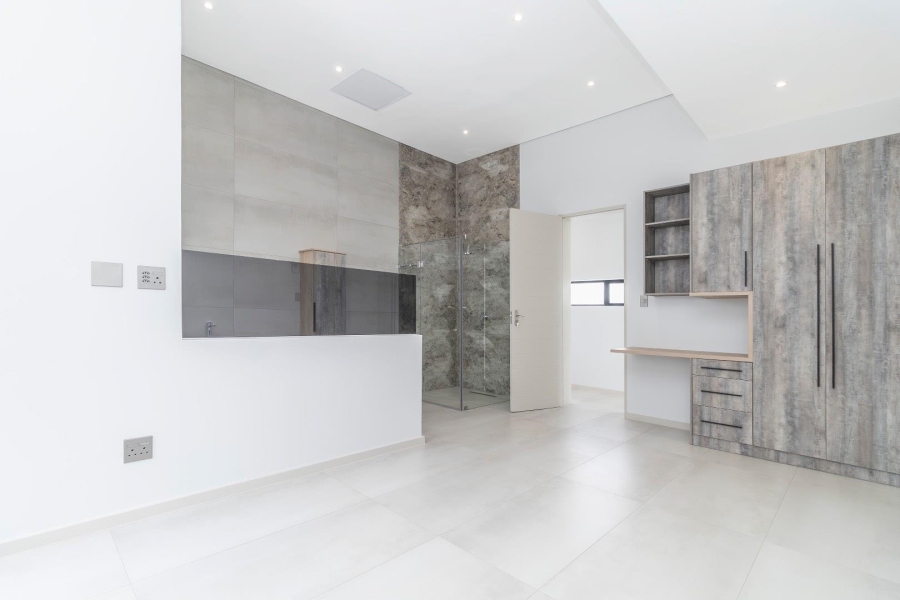 5 Bedroom Property for Sale in Waterfall Country Estate Gauteng