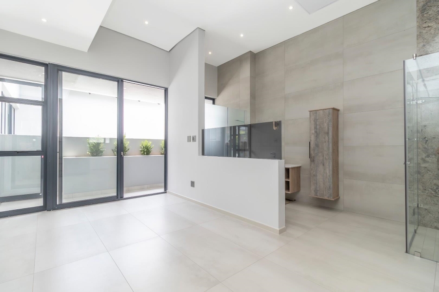 5 Bedroom Property for Sale in Waterfall Country Estate Gauteng