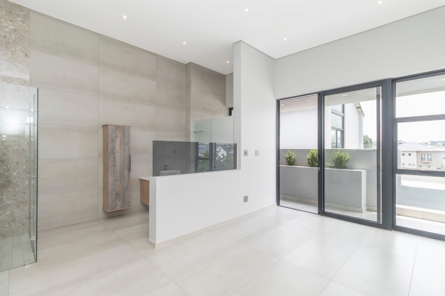 5 Bedroom Property for Sale in Waterfall Country Estate Gauteng