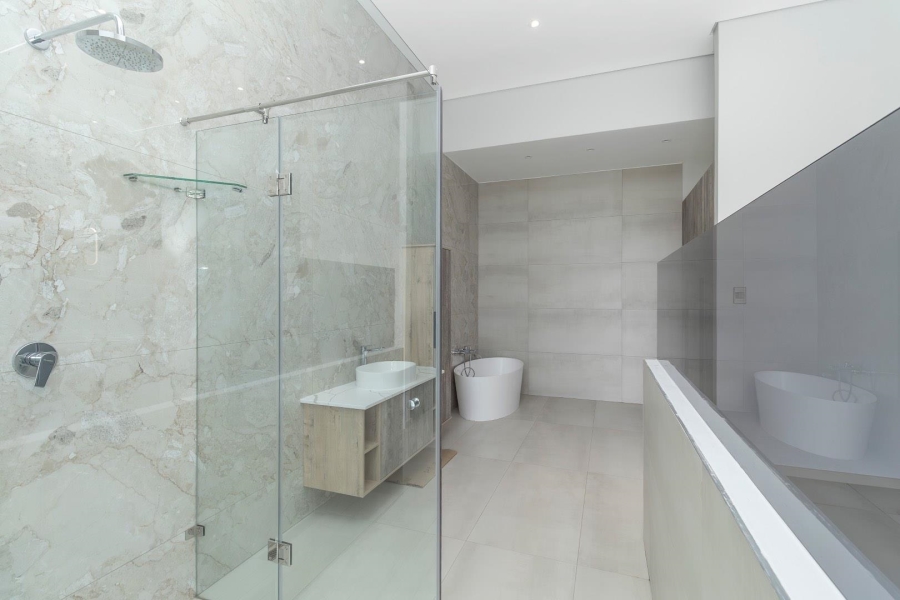 5 Bedroom Property for Sale in Waterfall Country Estate Gauteng