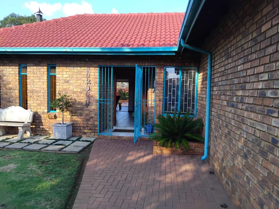 4 Bedroom Property for Sale in Klippoortje Gauteng