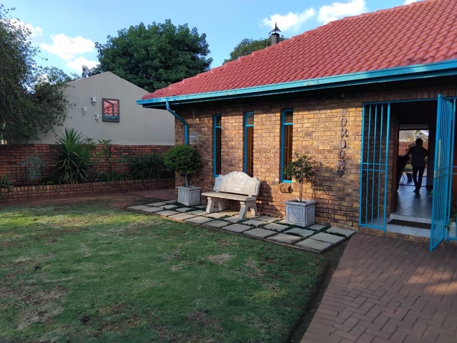 4 Bedroom Property for Sale in Klippoortje Gauteng