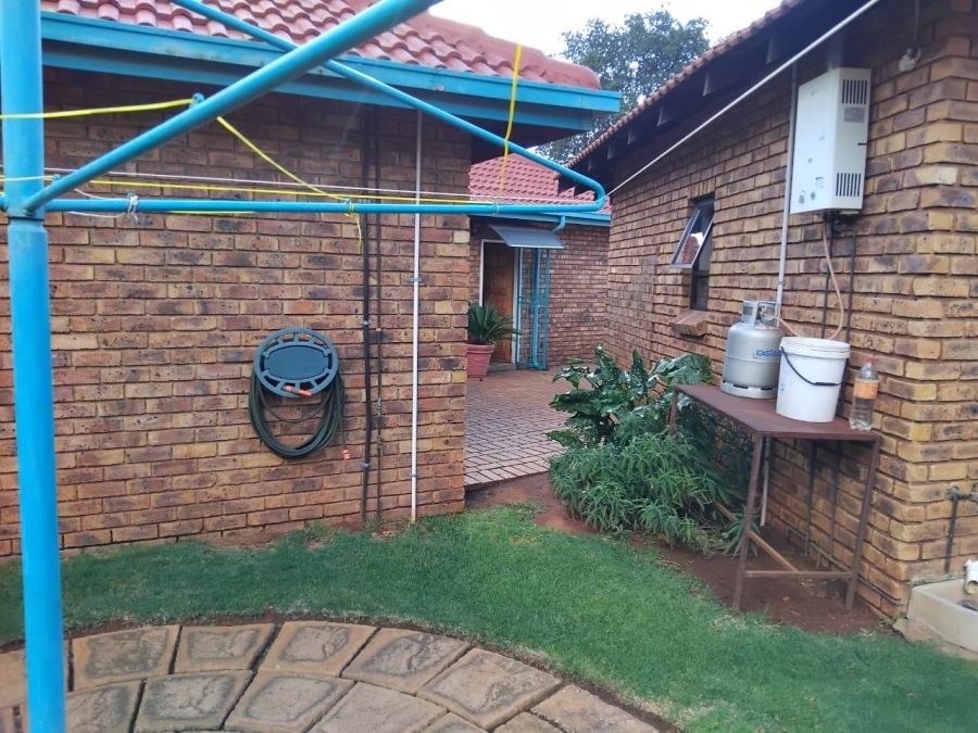 4 Bedroom Property for Sale in Klippoortje Gauteng