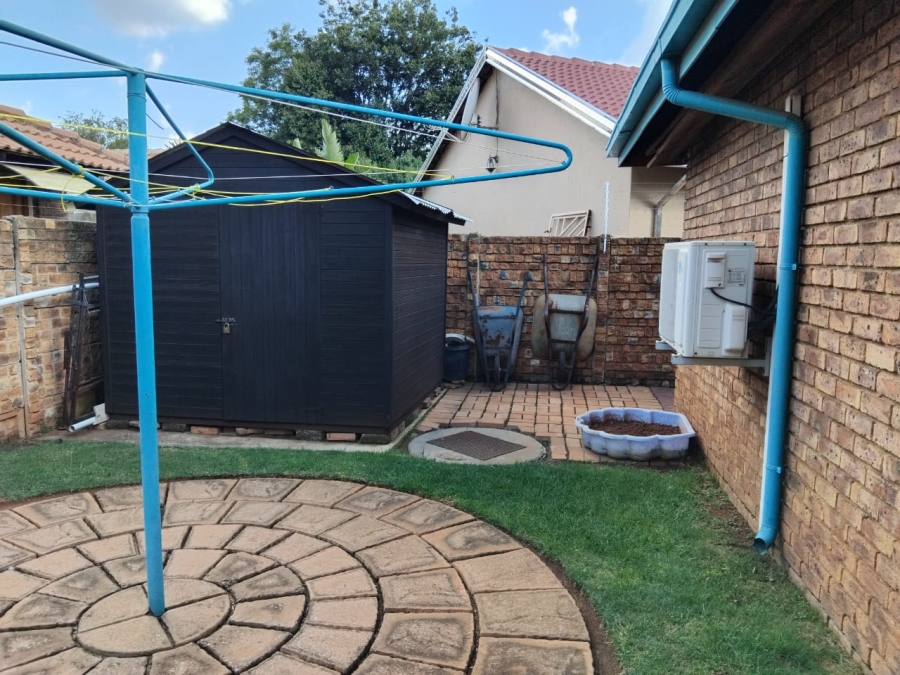 4 Bedroom Property for Sale in Klippoortje Gauteng